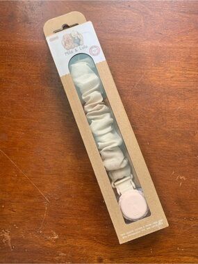 NWT Mila and Lulu Pacifier Clip | Gender Neutral Muslin Binky Clip